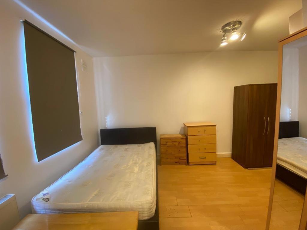 Golders Way Rooms London Bagian luar foto