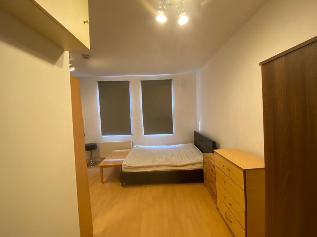 Golders Way Rooms London Bagian luar foto