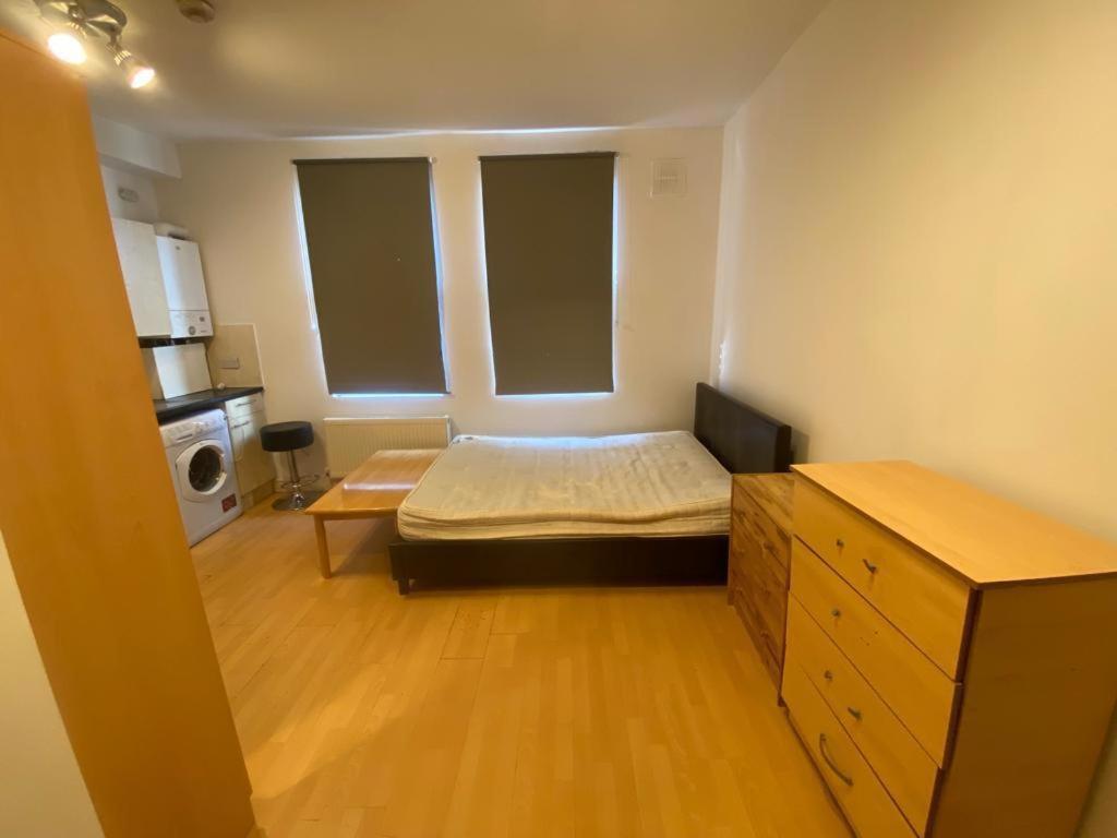 Golders Way Rooms London Bagian luar foto