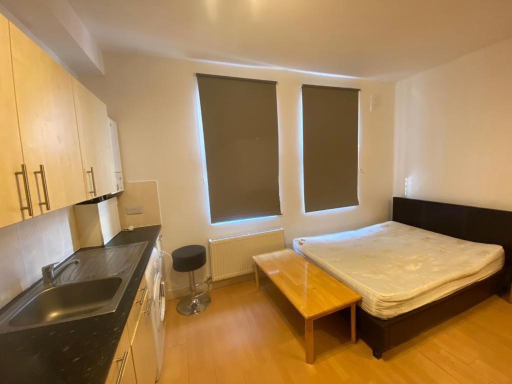 Golders Way Rooms London Bagian luar foto