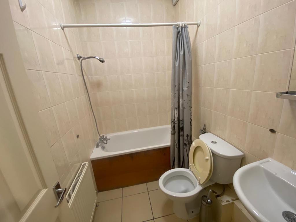 Golders Way Rooms London Bagian luar foto