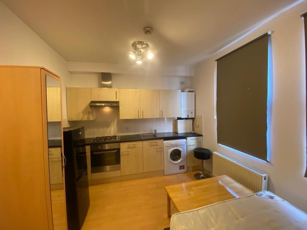 Golders Way Rooms London Bagian luar foto
